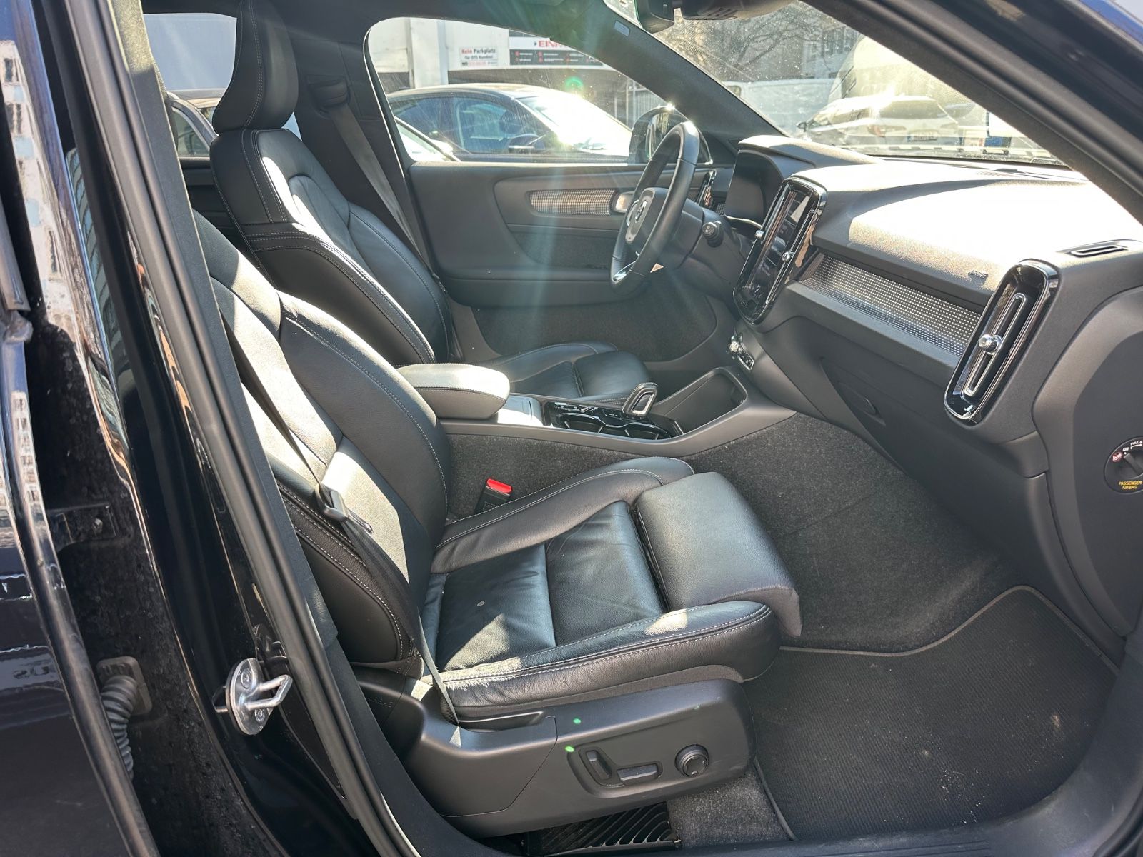 Volvo XC40 R-Design - Samsaru's Car Outlet