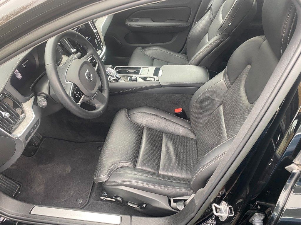 Volvo V60 T 8 Ultimate Dark Recharge AHK/Massage/Pano