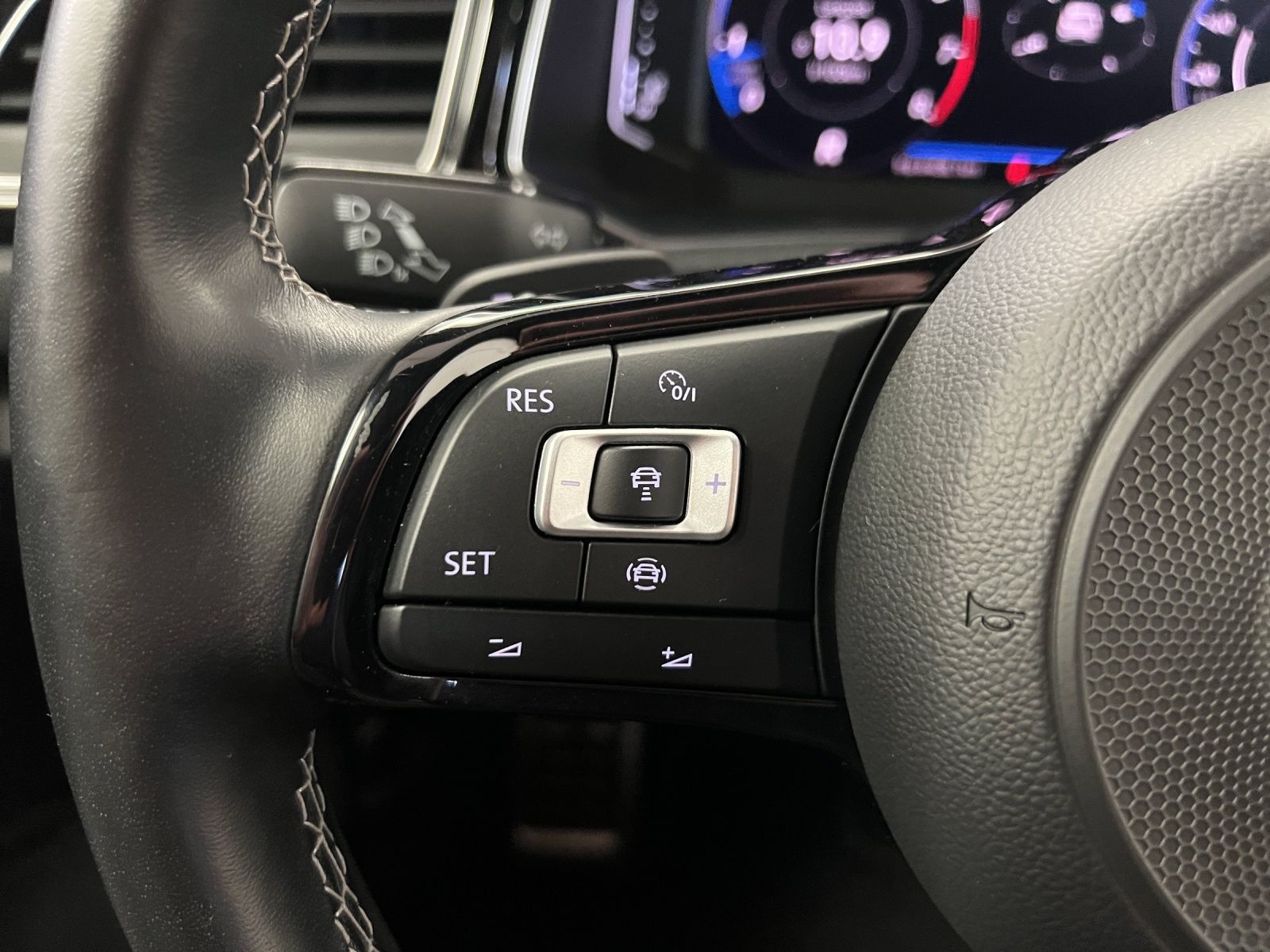 Volkswagen T-Roc R 4M - Samsaru's Car Outlet