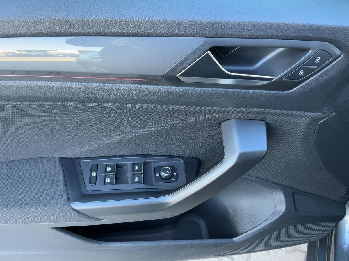Volkswagen T-Roc 1.5 TSI DSG SPORT - Samsaru's Car Outlet
