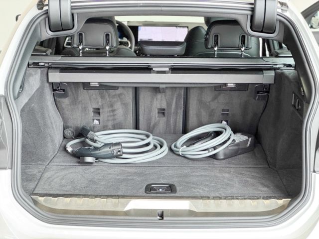 BMW 330 e xDrive Touring M Sport AHK+H&K DW 0,5 %