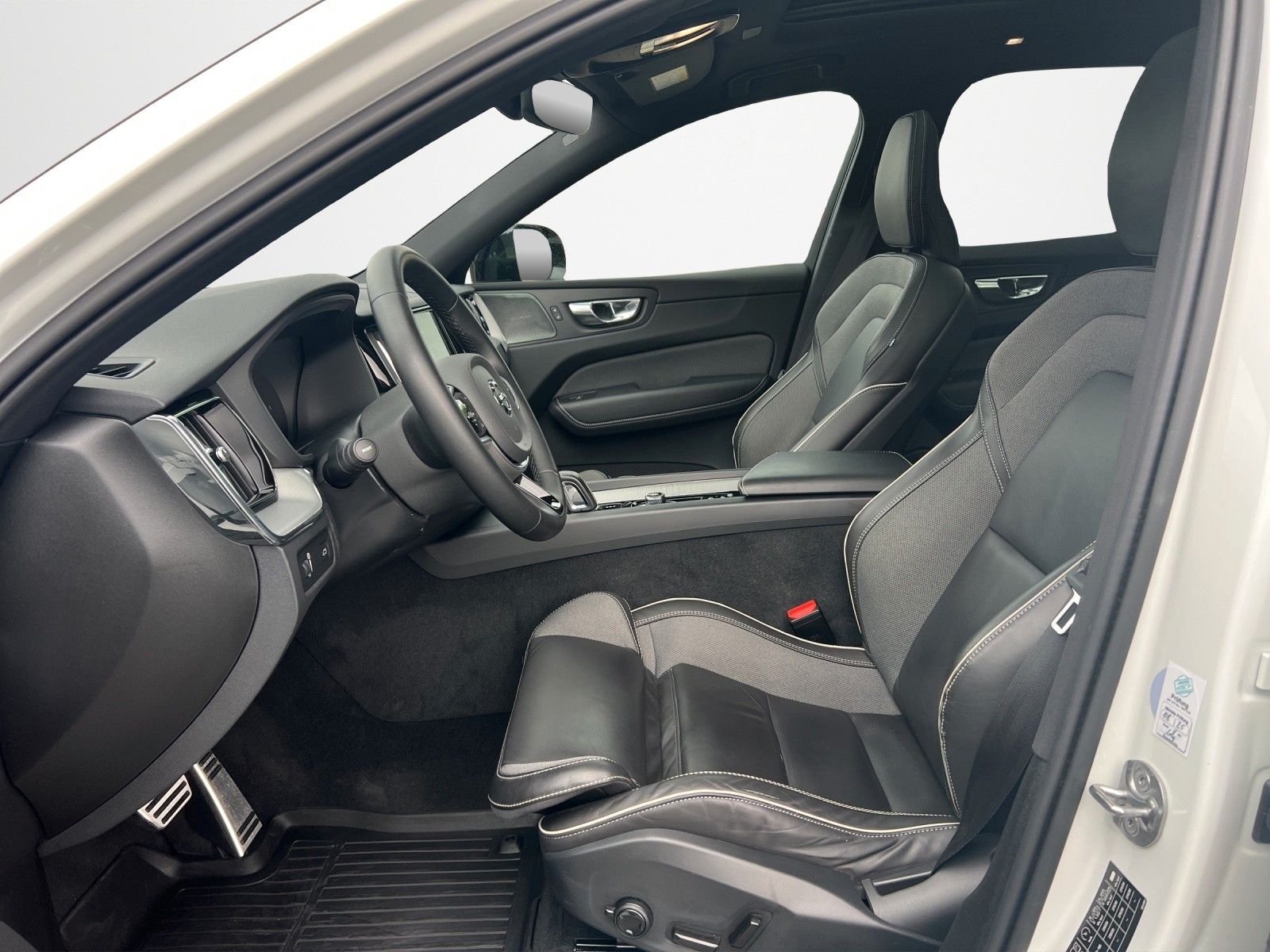 Volvo XC60 B4 D AWD R Design - Samsaru's Car Outlet
