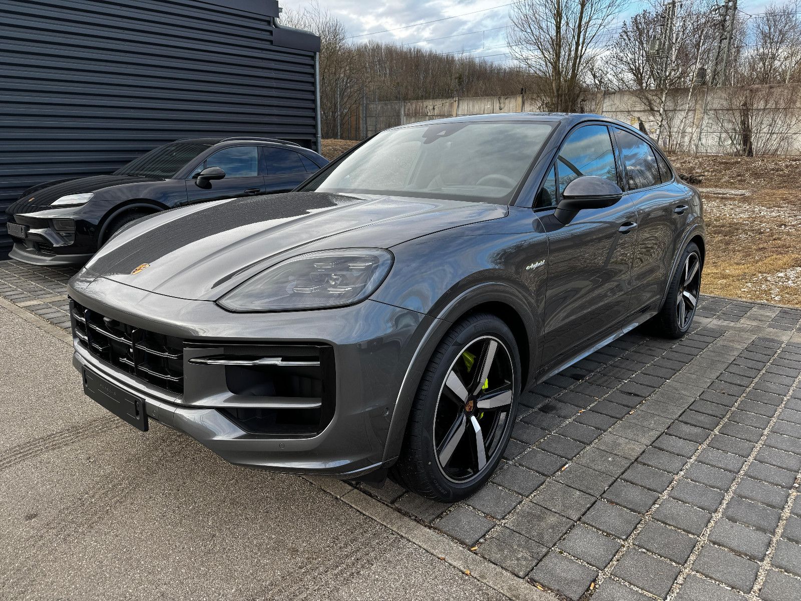Porsche Cayenne Coupe Hybrid*SportDesign*SPORTABGAS*4xTV