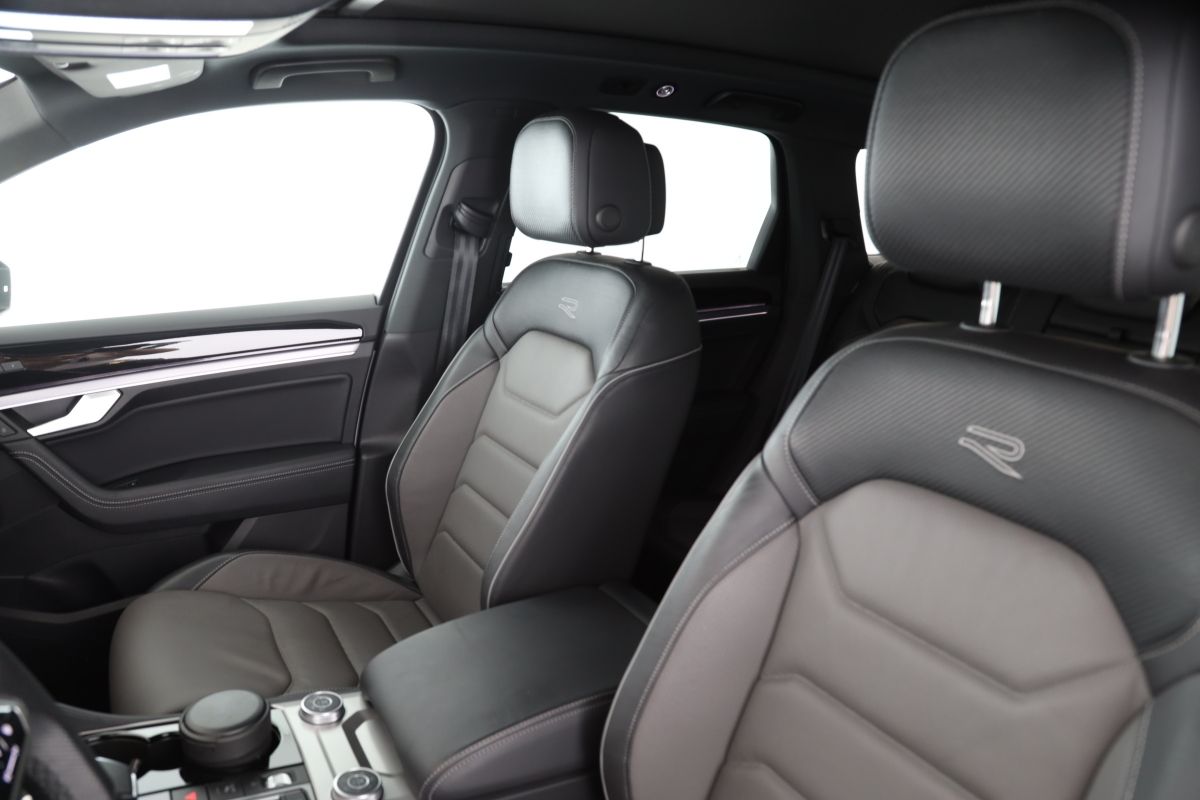 Volkswagen Touareg 3.0 TDI 4MOTION R-Line Black - Samsaru's Car Outlet