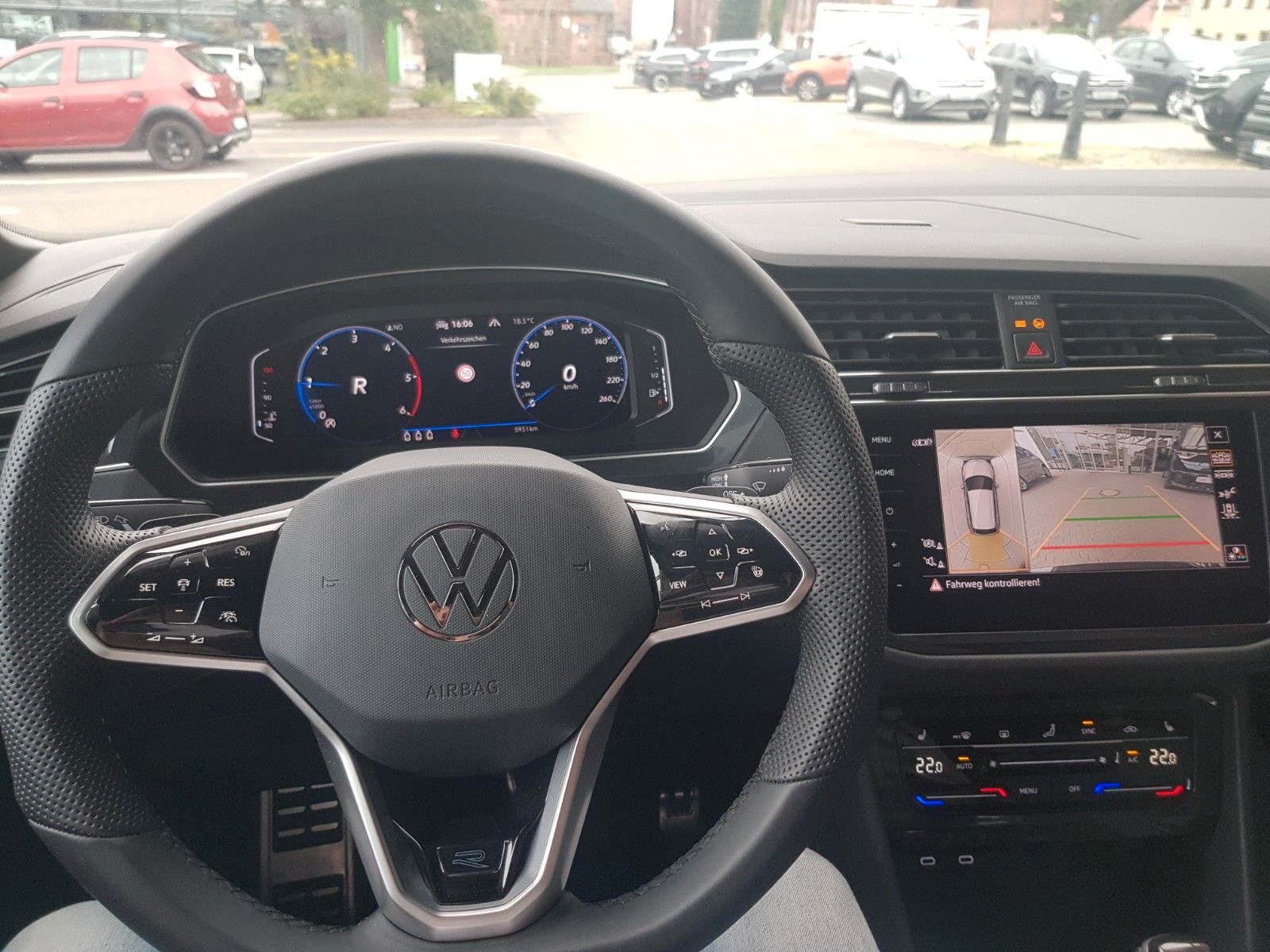 Volkswagen Tiguan 2.0 TDI SCR 4MOTION R-Line - Samsaru's Car Outlet