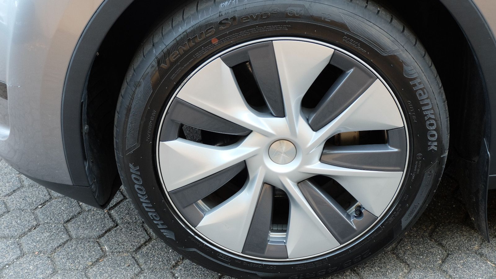 Tesla Model Y Long Range RWD,  Model 2024, Glasdach