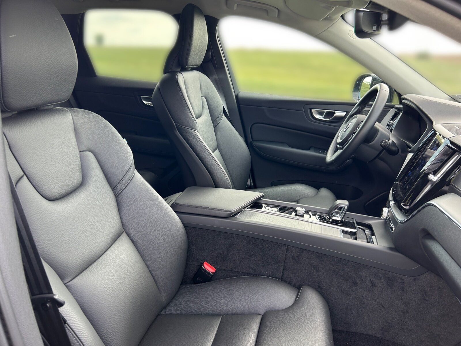 Volvo XC 60 T8 AWD Ultra Dark PlugIn+360Grad+AHK+Leder