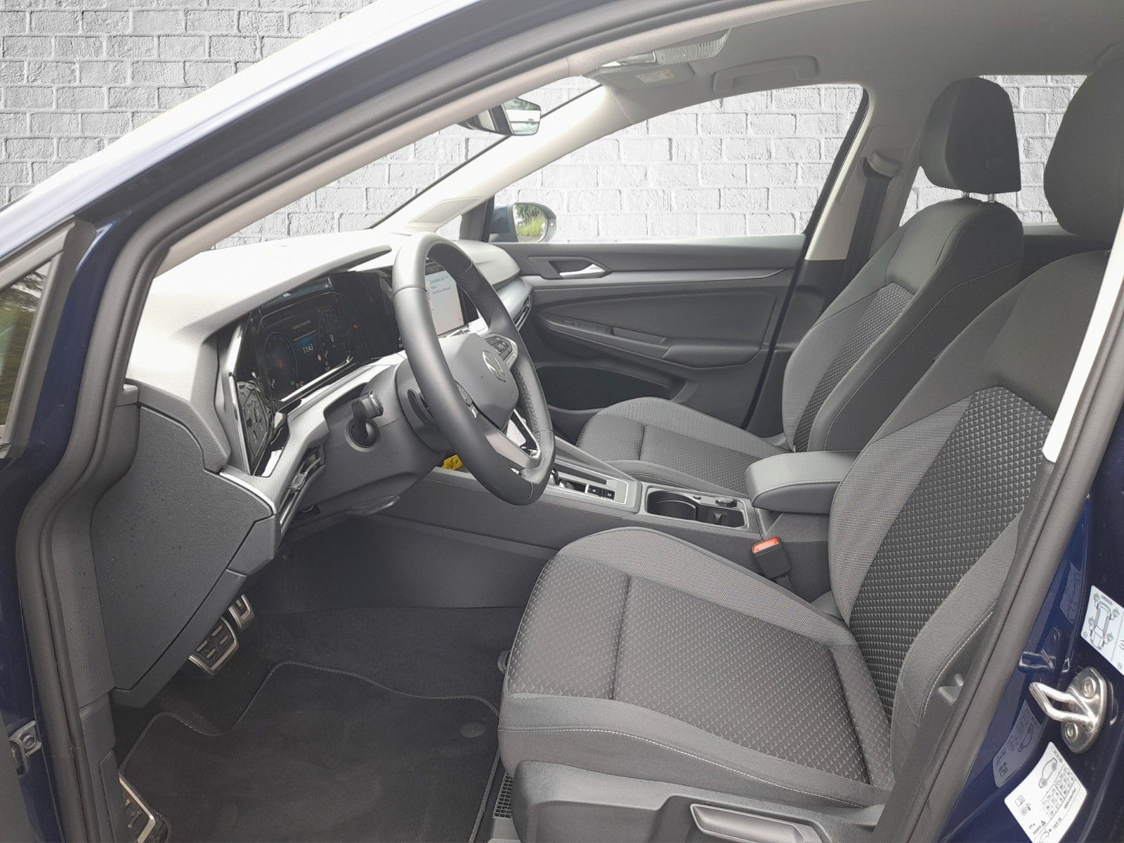 Volkswagen Golf Active 1.0 eTSI DSG - Samsaru's Car Outlet