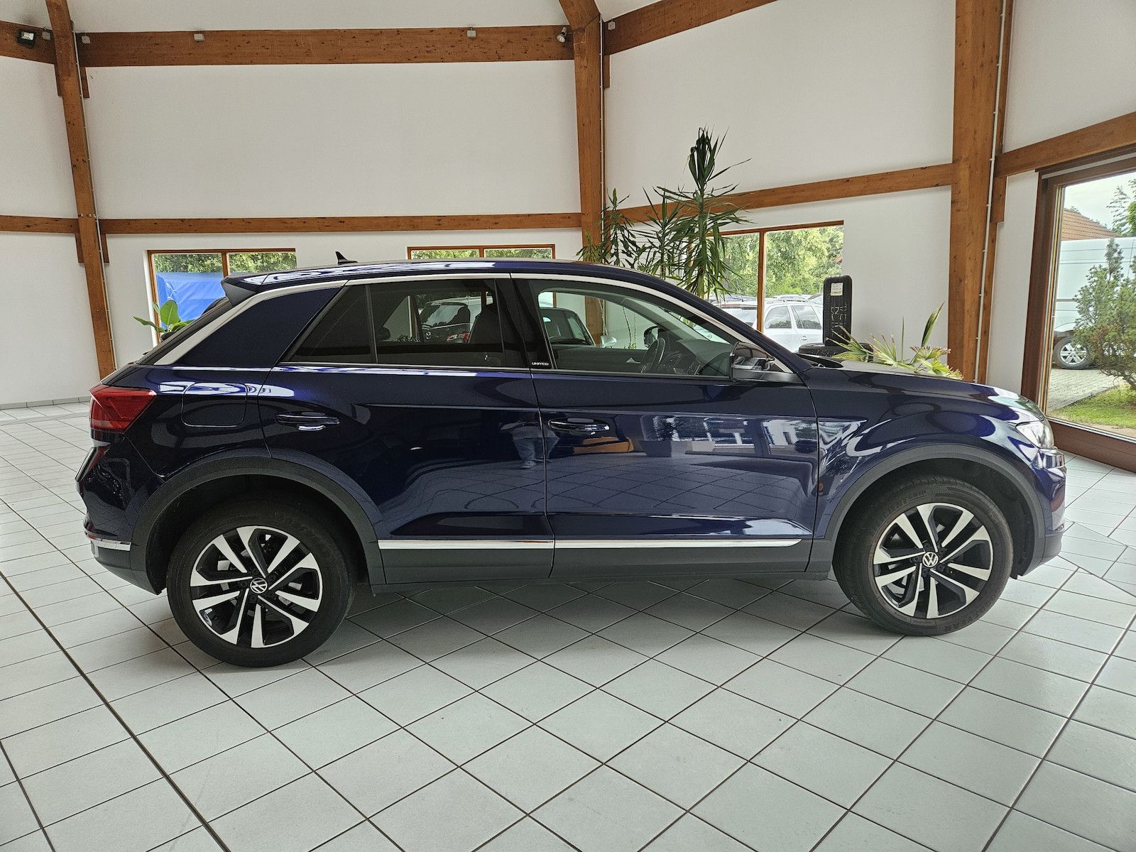Volkswagen T-Roc 1.5 TSI Style - Samsaru's Car Outlet