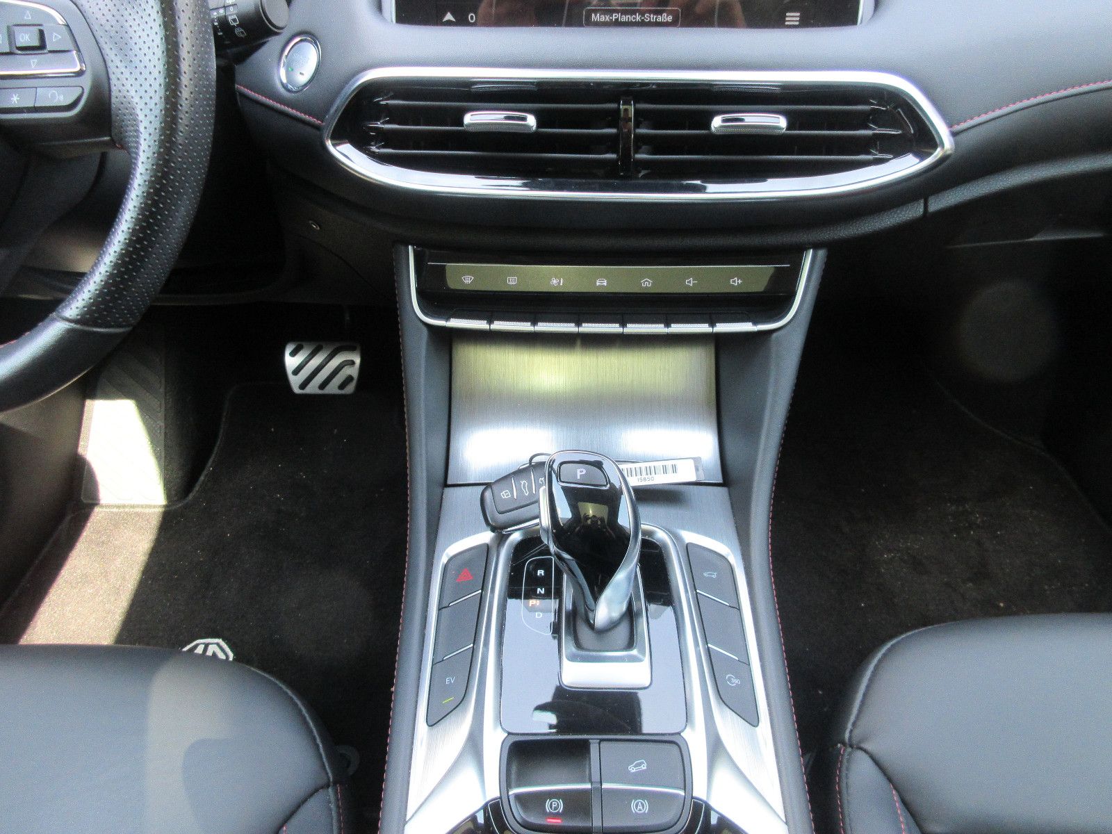 MG EHS 1.5TGI PLUG IN HYBR. LUXURY+MG PILOT PANO 18