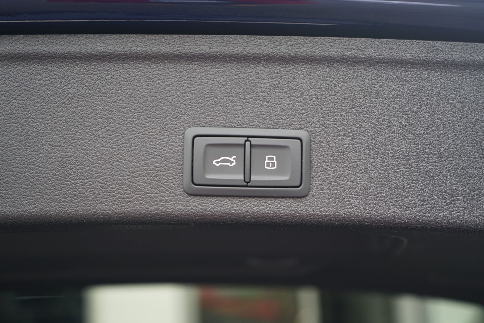 Audi A4 Avant 40 quattro S-Line - Samsaru's Car Outlet