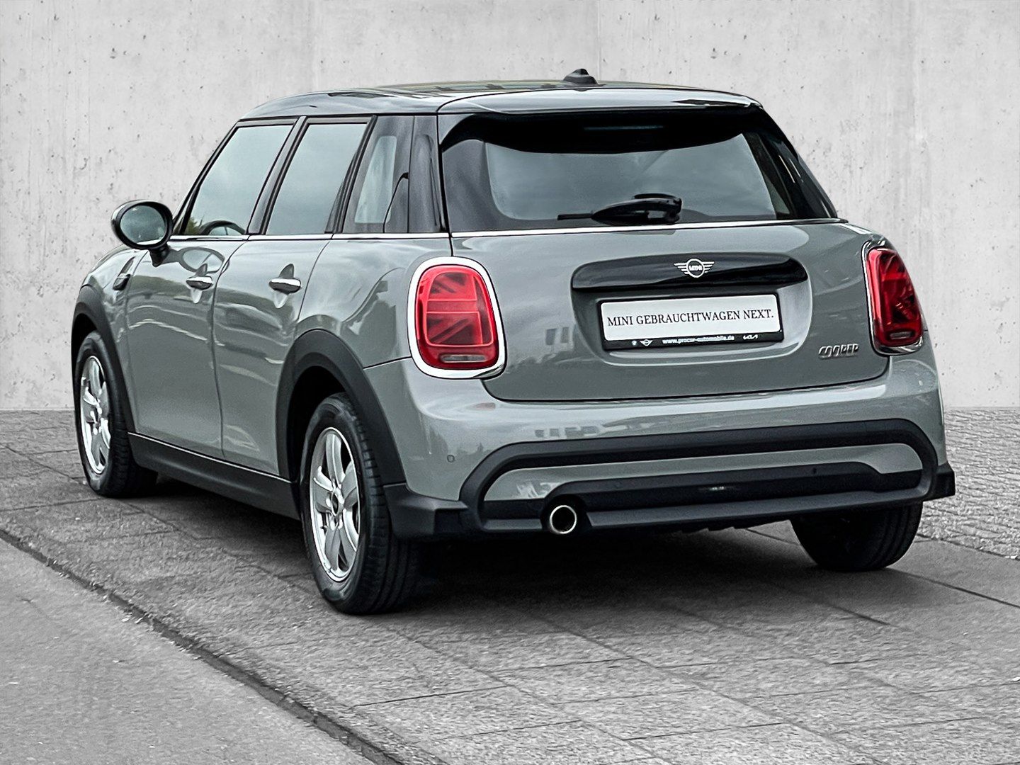 MINI Cooper Essential Trim 5-Türer - Samsaru's Car Outlet