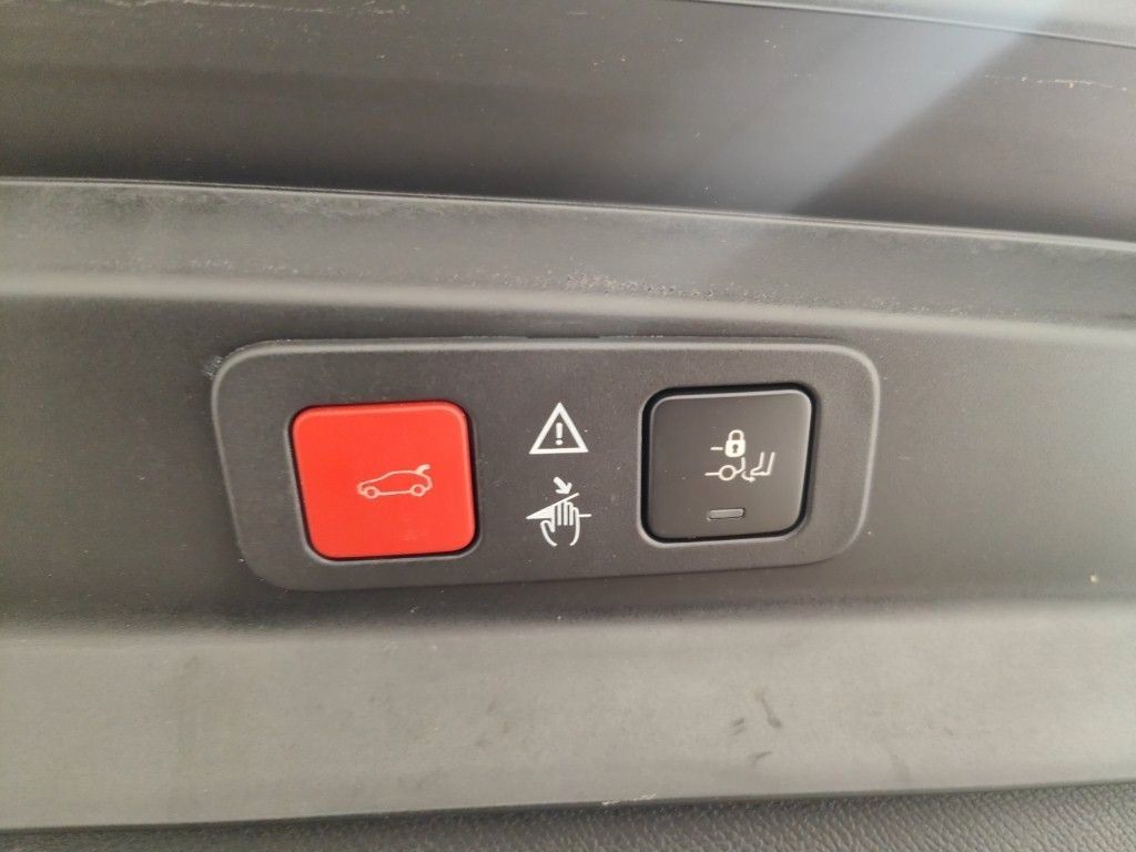 Peugeot 5008 Allure - Samsaru's Car Outlet
