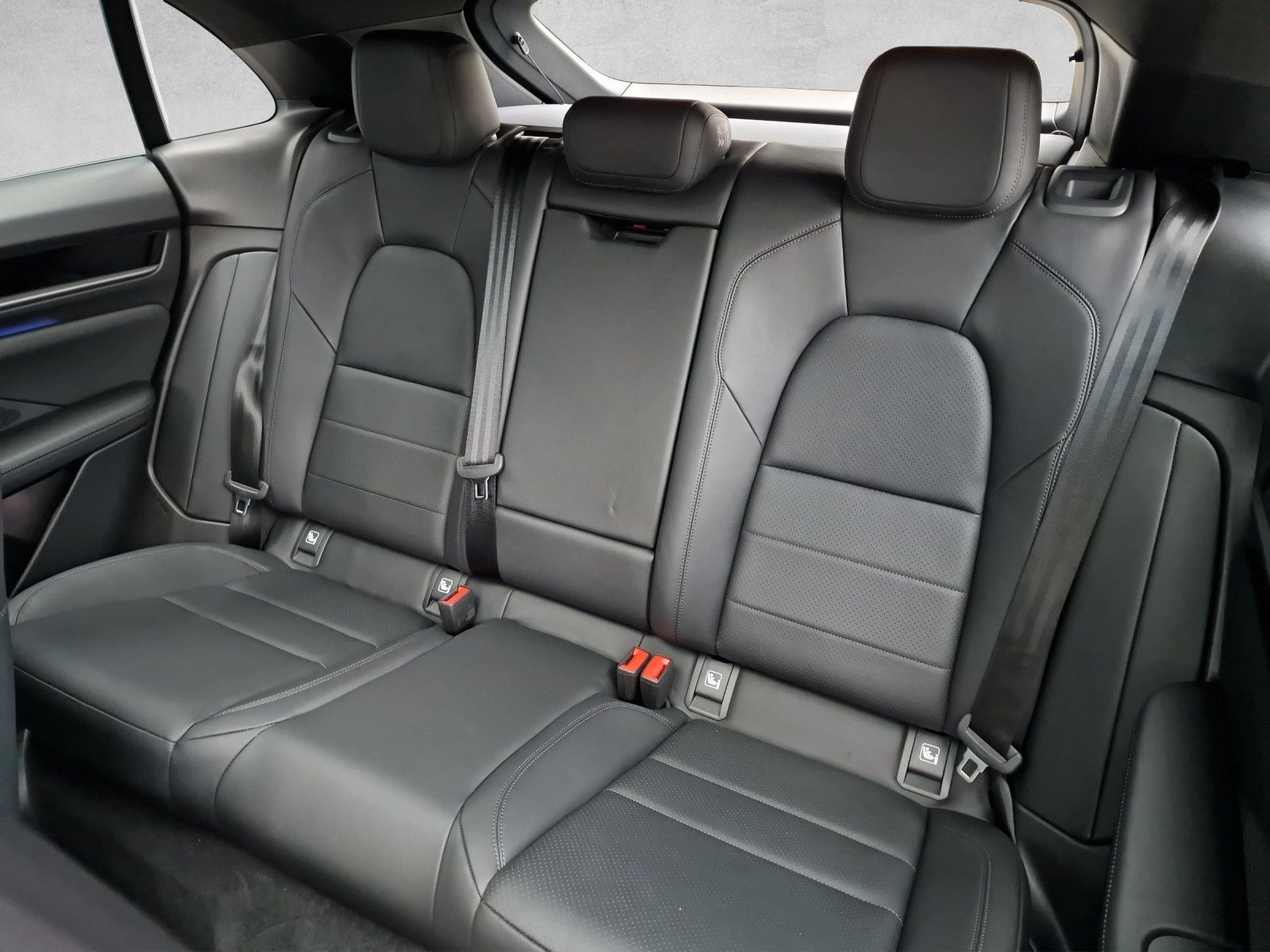 Porsche Macan 4 - Samsaru's Car Outlet