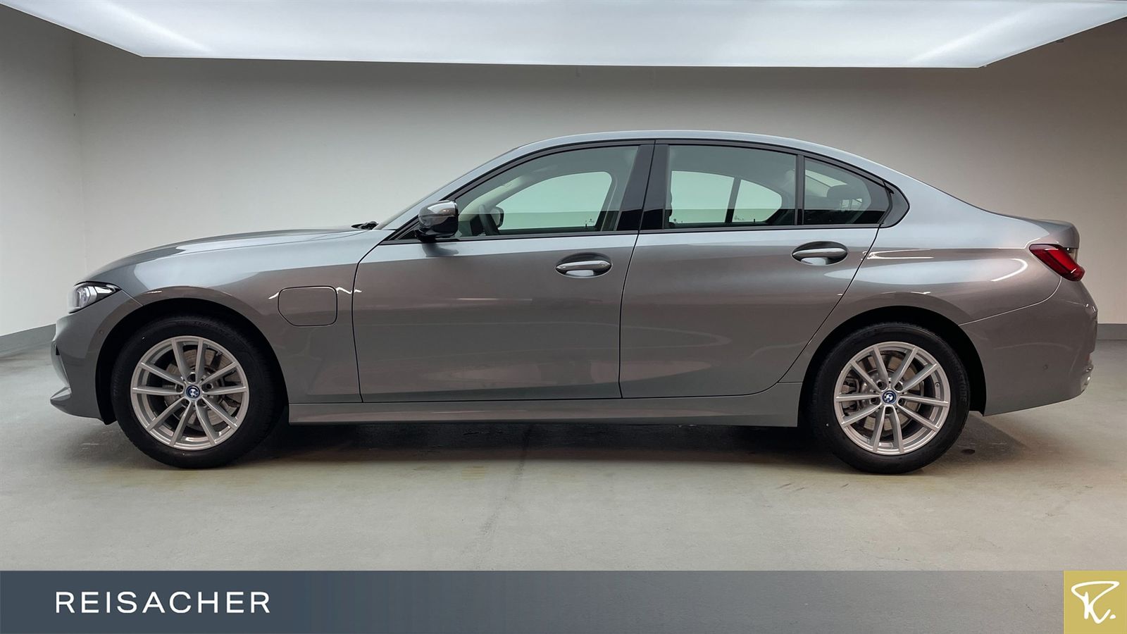 BMW 330e A xDrive LCProf - Samsaru's Car Outlet