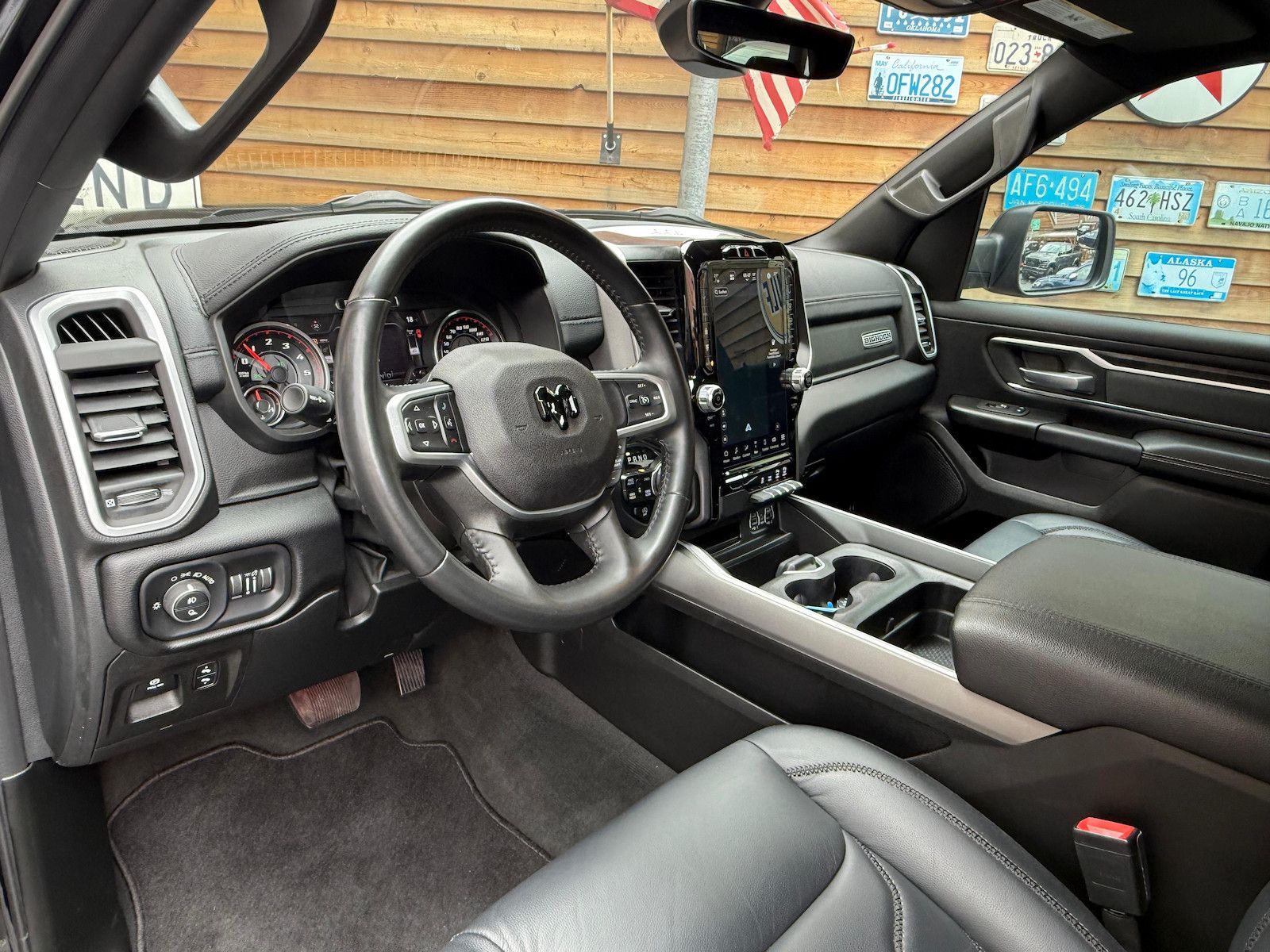 Dodge RAM 1500 6´´ BLACK WIDOW 5.7L 12´´ LED