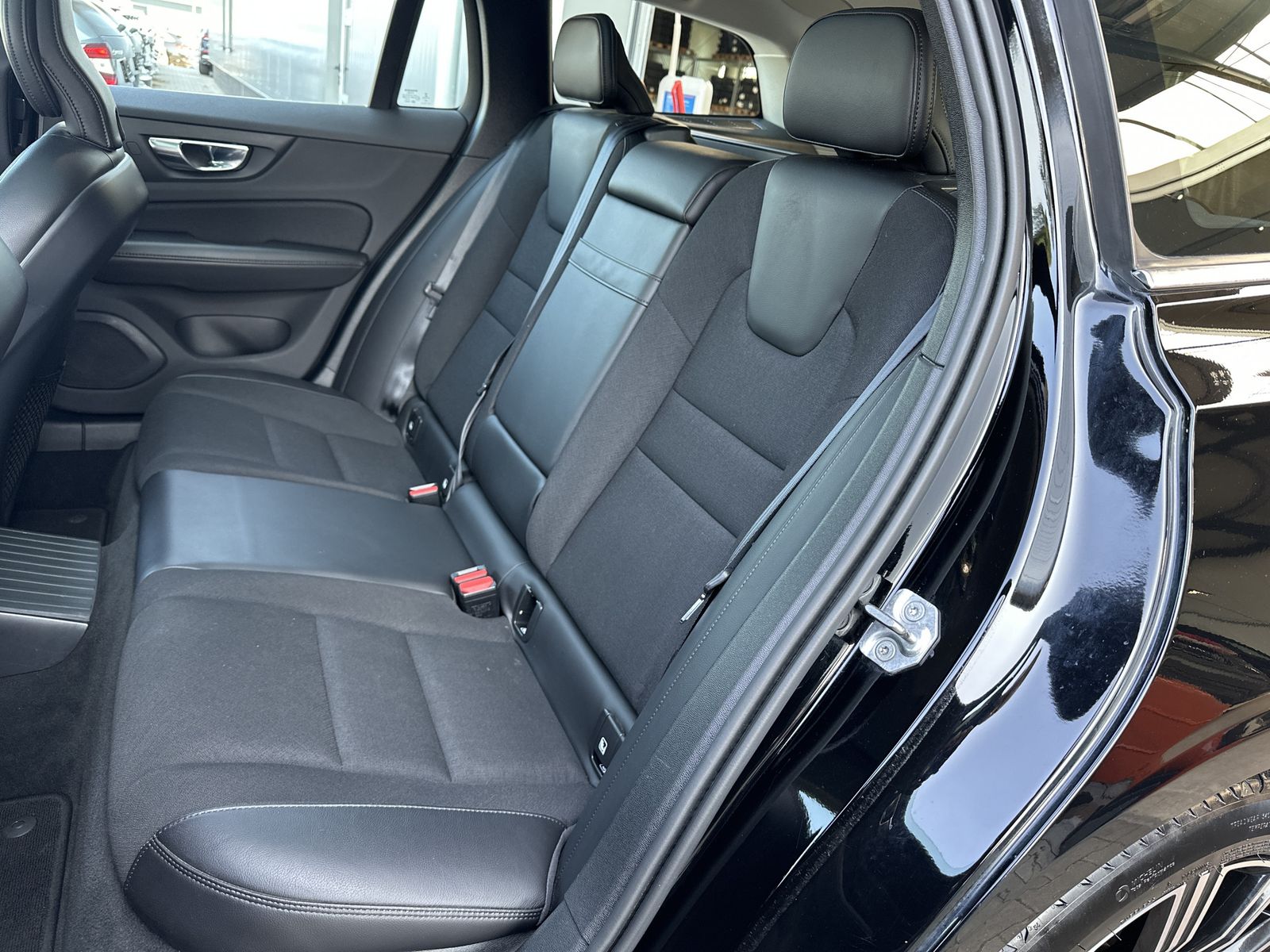 Volvo V60 T6 AWD Recharge Inscription NAV+LED+H&K+PANO