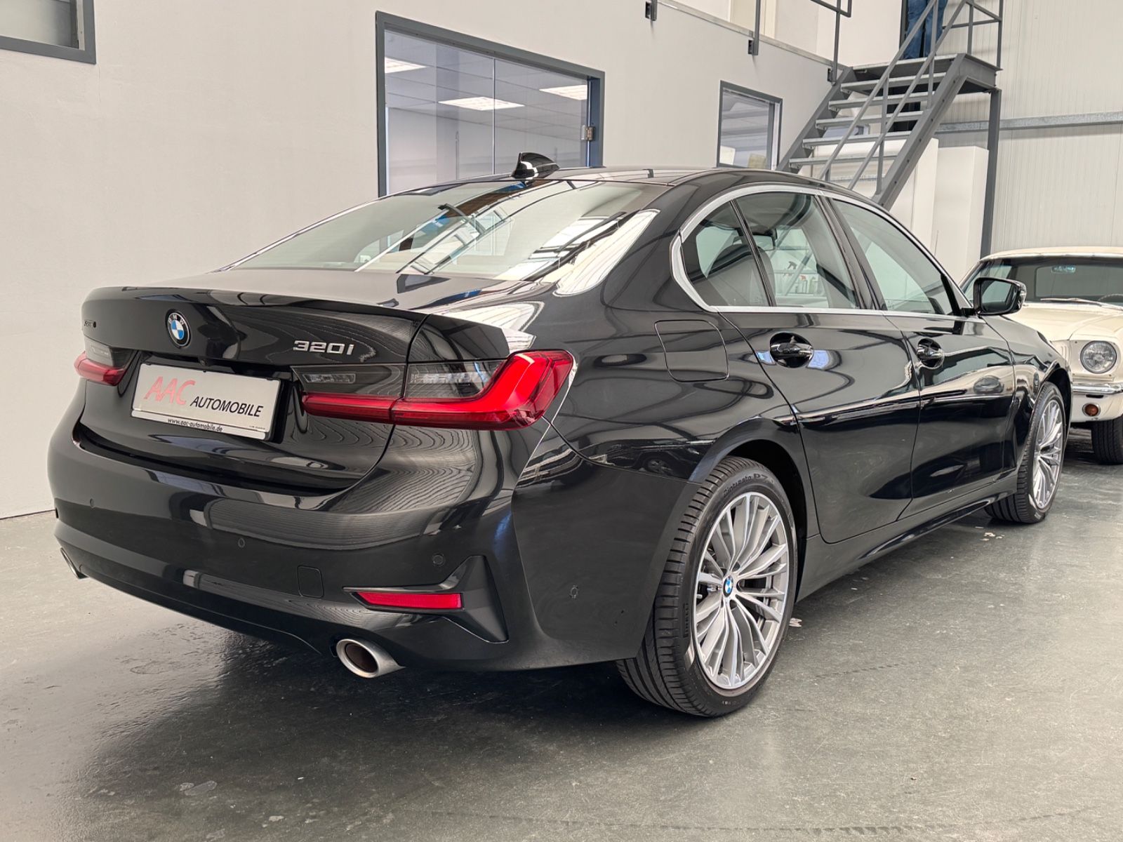 BMW 320 xDrive Sport Line - Samsaru's Car Outlet