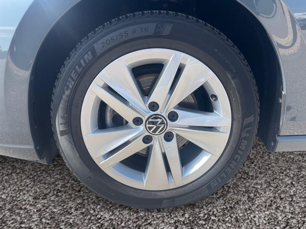Volkswagen Golf VIII Variant 1.5 TSI LIFE - Samsaru's Car Outlet