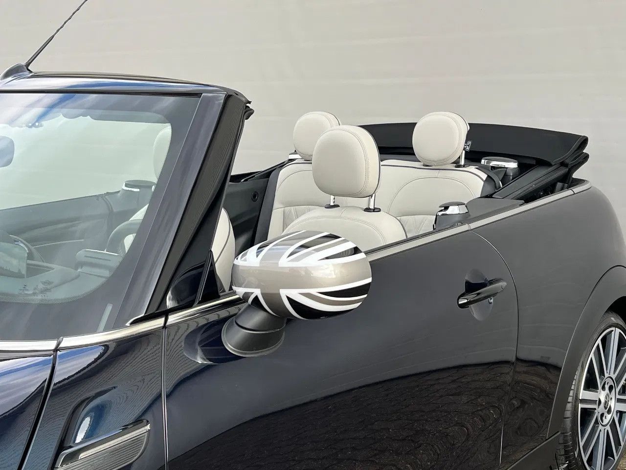 MINI Cooper Cabrio YOURS - Samsaru's Car Outlet