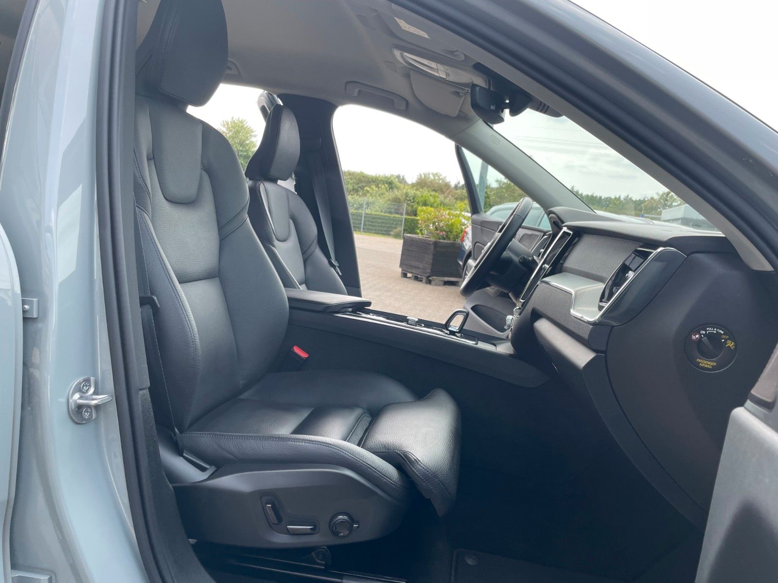 Volvo XC60 B5 AWD PLUS DARK-360-BLIS-H/K-Pilot-VollLED