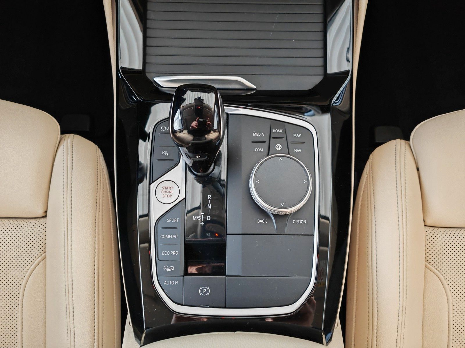 BMW X3 xD20d FACELIFT LASER KAMERA AHK Unfallfrei