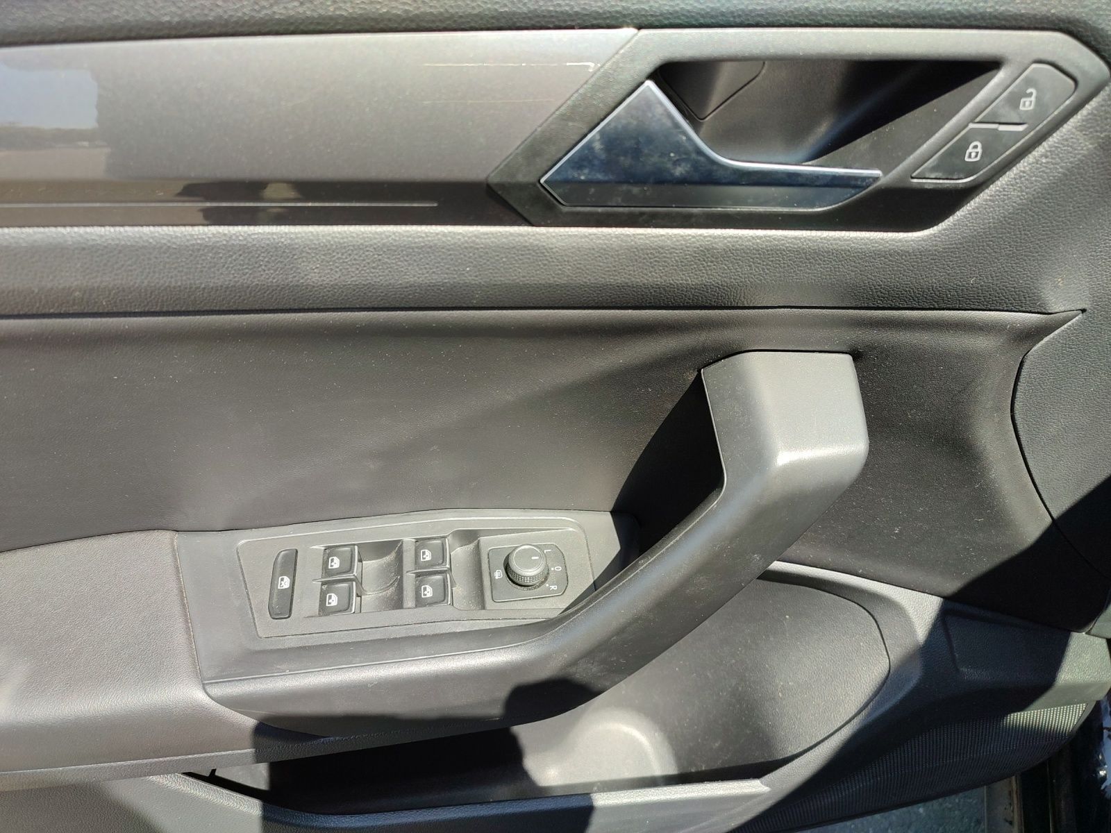 Volkswagen T-ROC 1.5 TSI R-Line - Samsaru's Car Outlet
