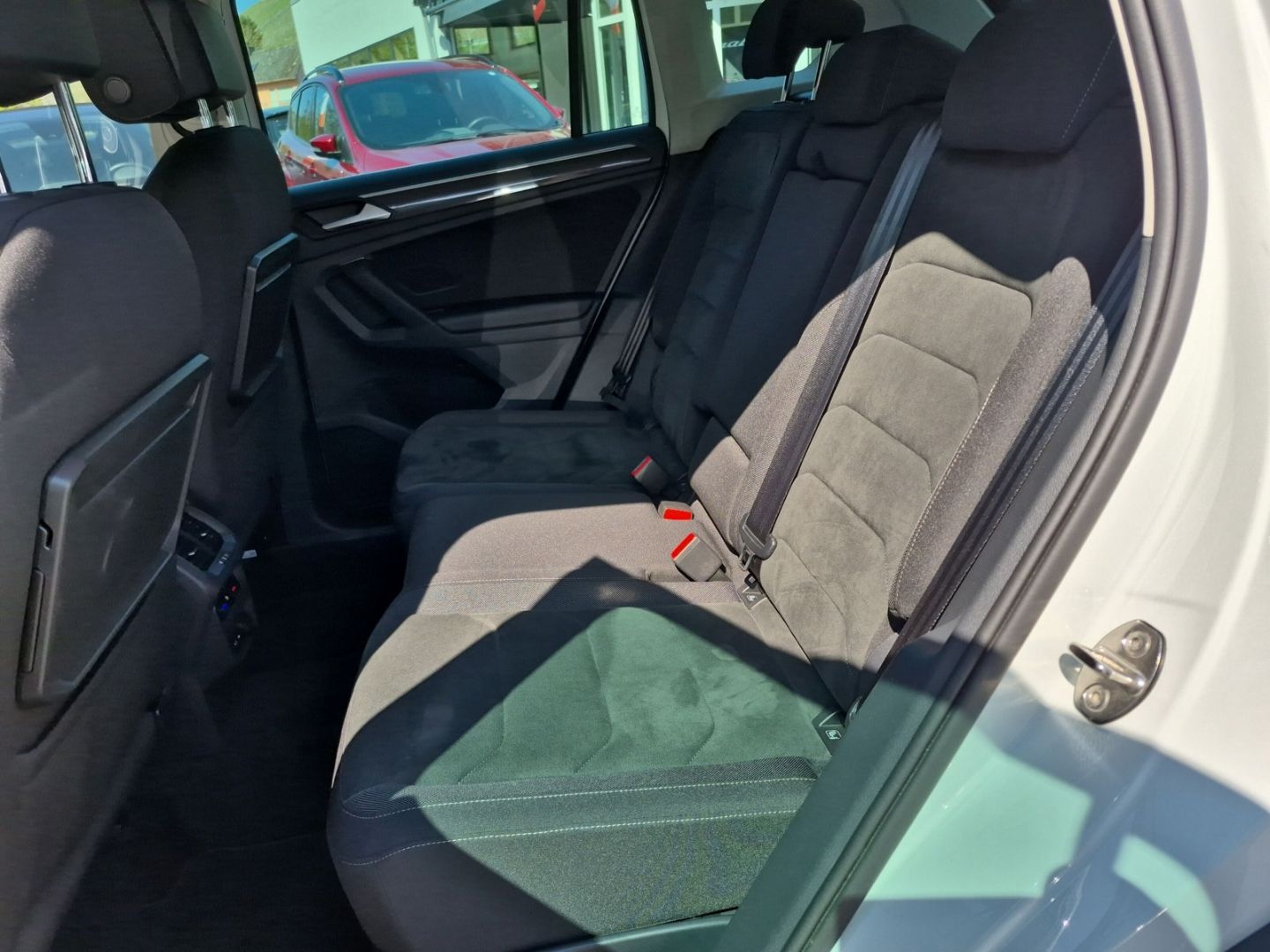 Volkswagen Tiguan 2.0 R-Line 4Motion - Samsaru's Car Outlet
