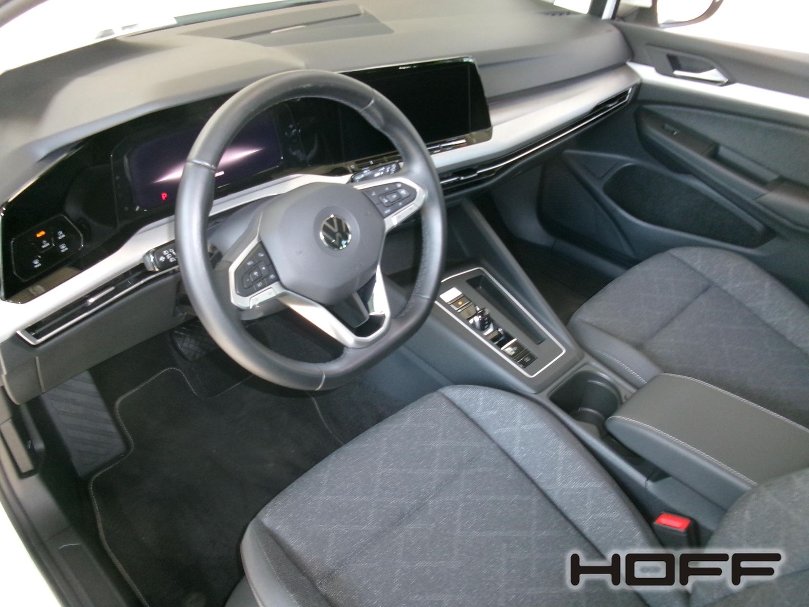 Volkswagen Golf Variant eTSI Life - Samsaru's Car Outlet