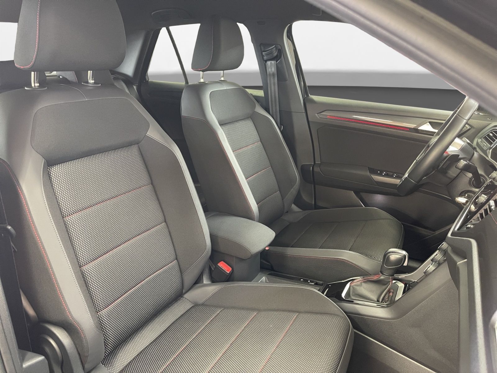 Volkswagen T-Roc 1.5 TSI Sport R-Line - Samsaru's Car Outlet