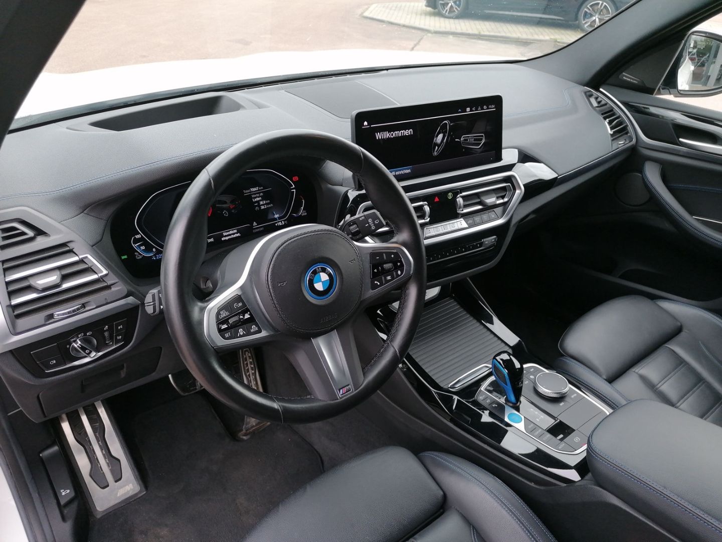 BMW iX3 Impressive Sportpaket 20''  HUD AHK Laser H&