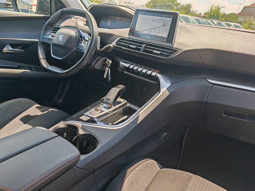 Peugeot 3008 PureTech 130 EAT8 - Samsaru's Car Outlet