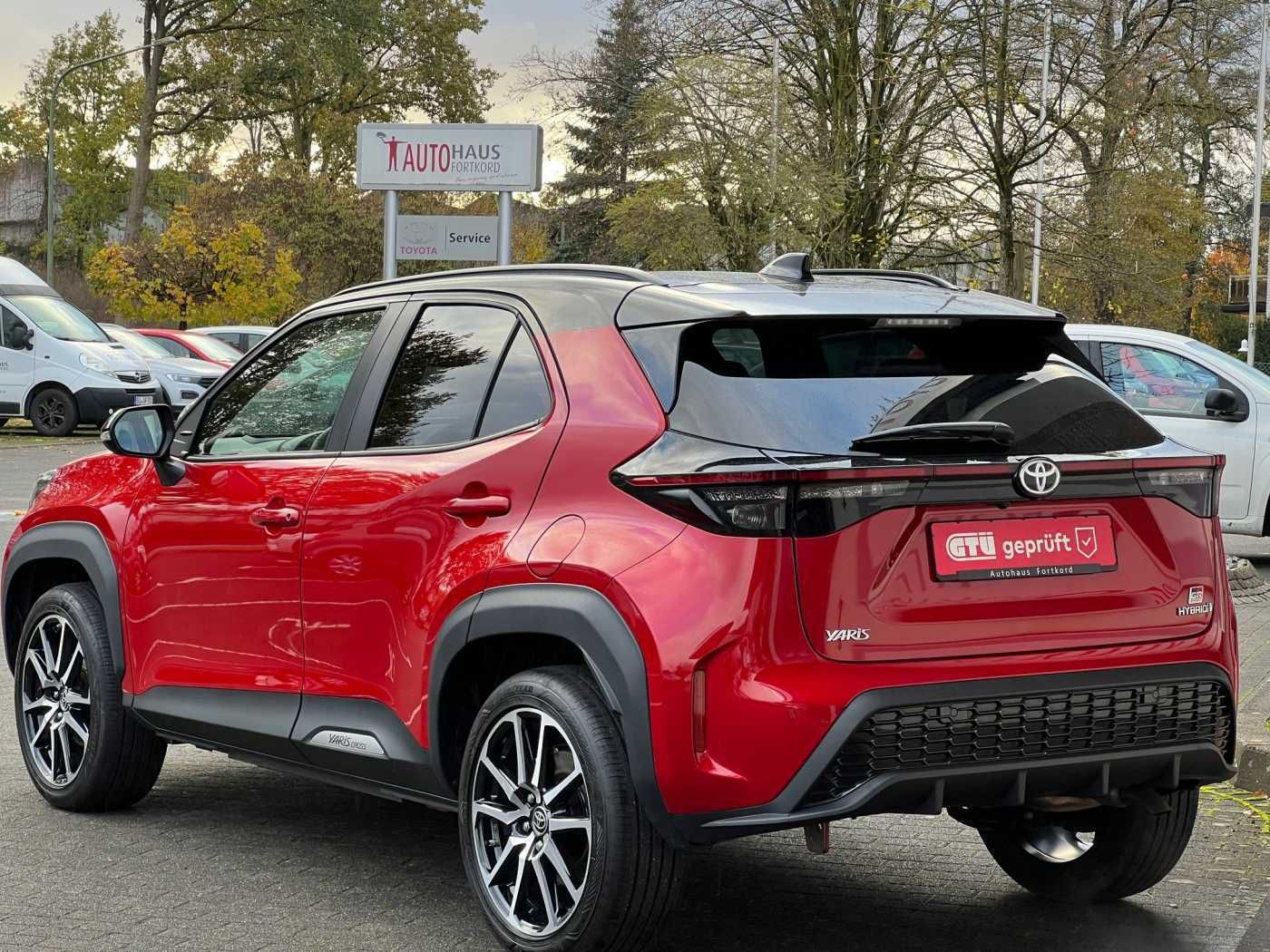 Toyota Yaris Cross 1.5 GR Sport Hybrid -  LED, Navi, el