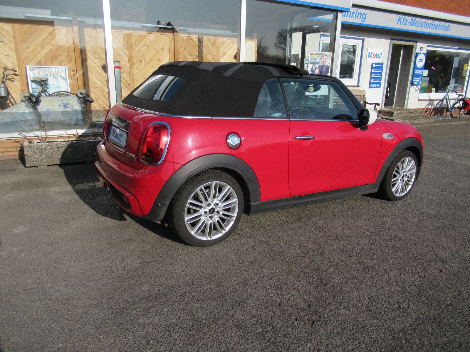 MINI Cooper S Cabrio - Samsaru's Car Outlet