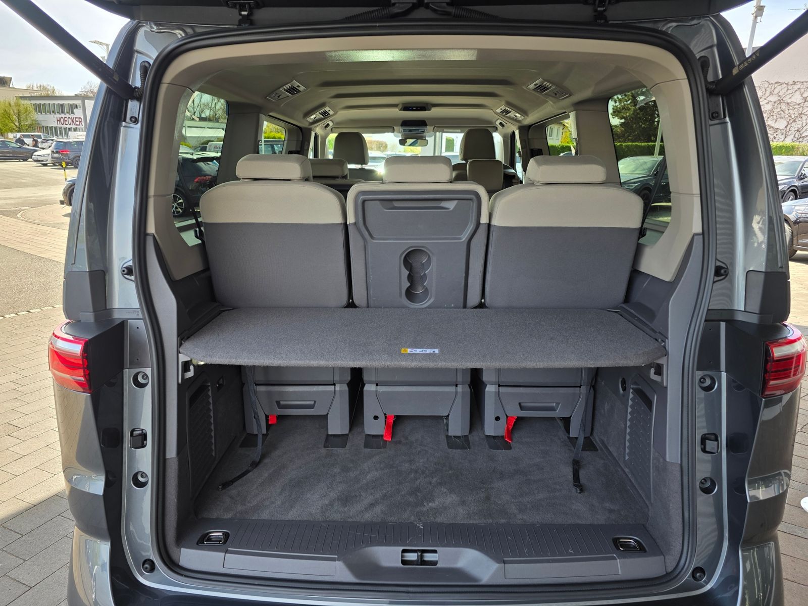 Volkswagen T7 Multivan 2.0 TDI DSG Lang - Samsaru's Car Outlet