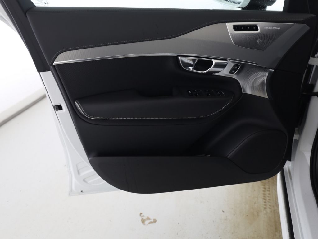 Volvo XC90 Plus Bright Recharge Plug-In Hybrid AWD T8