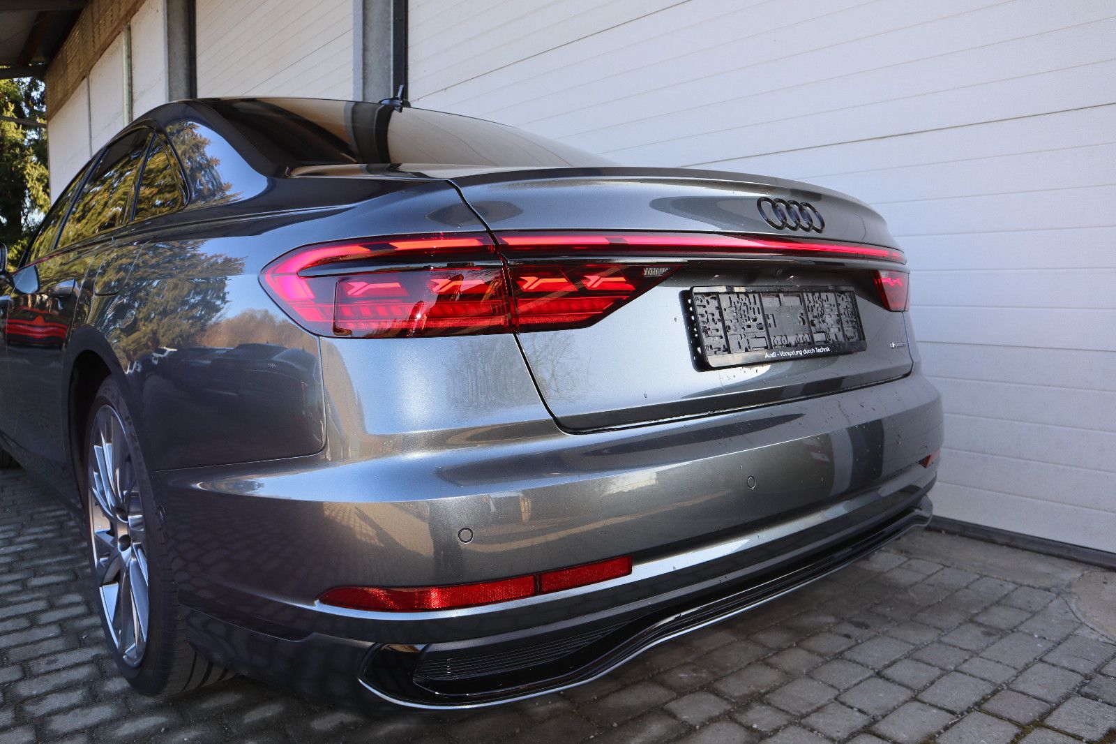 Audi A8L 60 TFSIe lang exclusive - Samsaru's Car Outlet