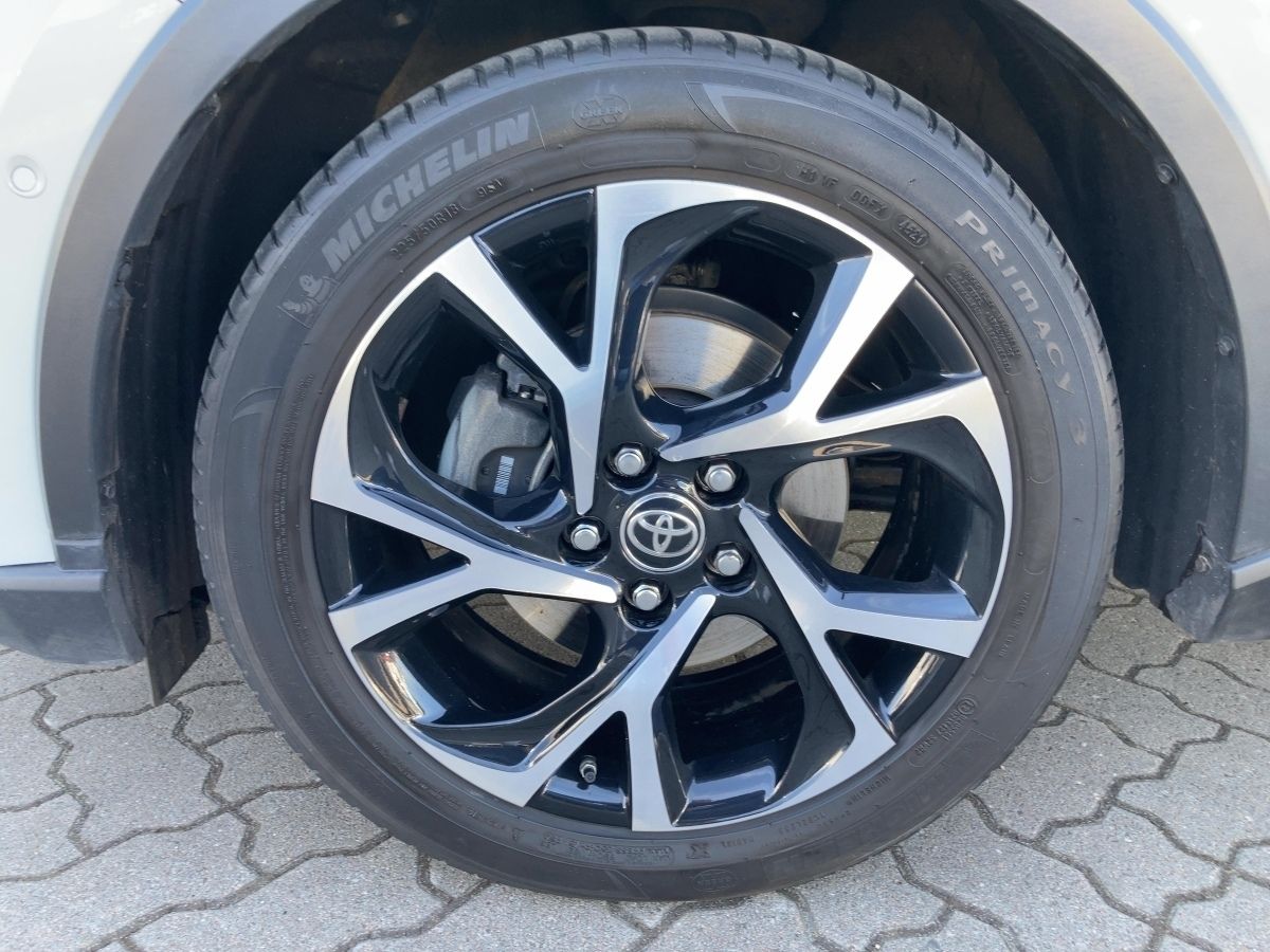 Toyota C-HR 2.0 Hybrid - Samsaru's Car Outlet