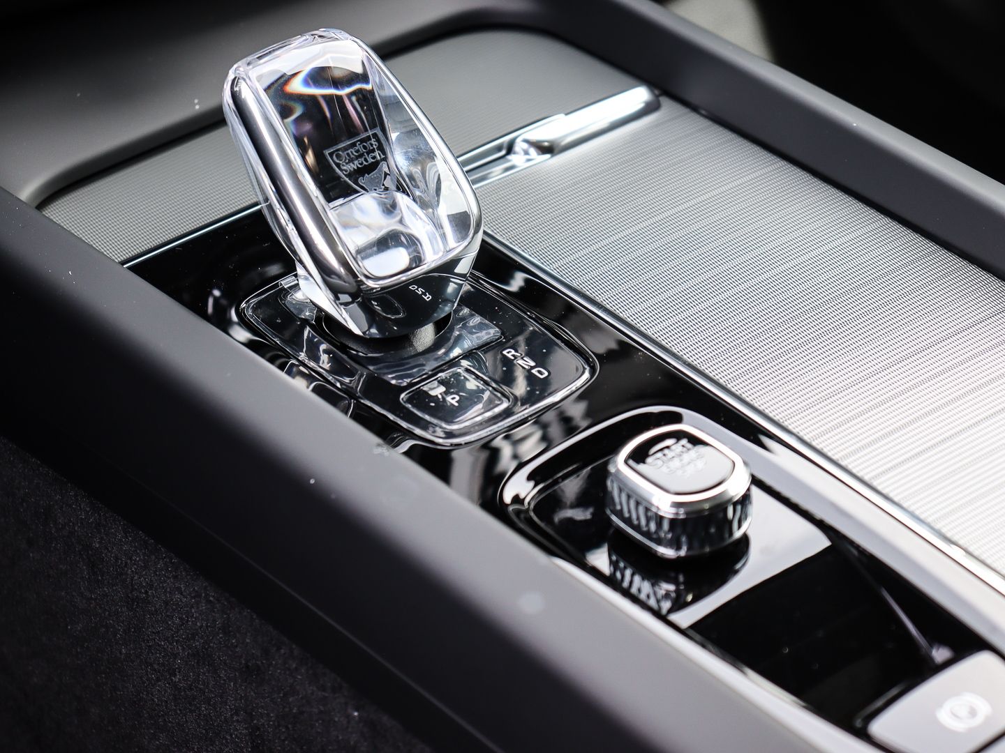 Volvo XC60 B4 Benzin Plus Dark - Samsaru's Car Outlet