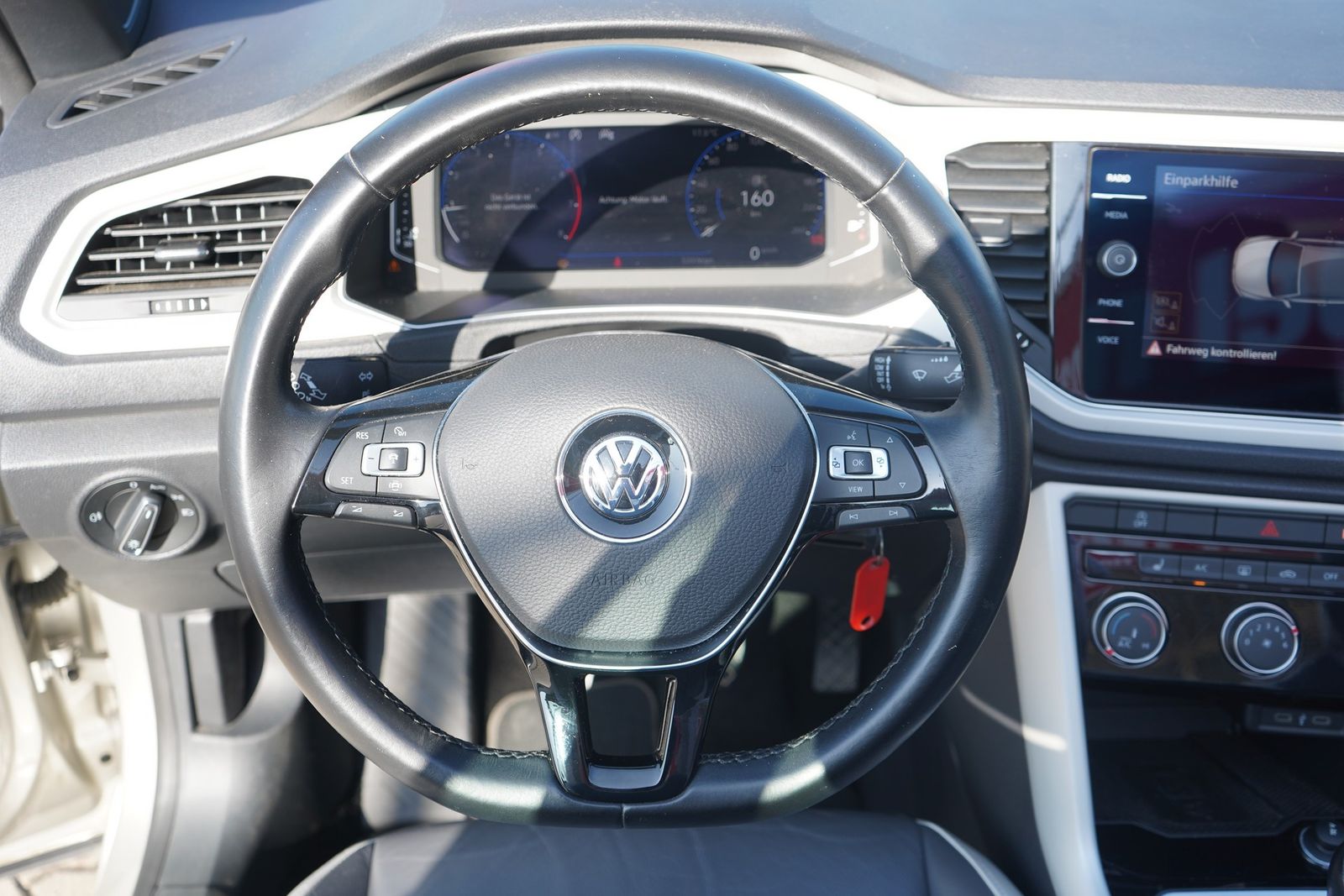 Volkswagen T-Roc 1.5 TSI Style - Samsaru's Car Outlet