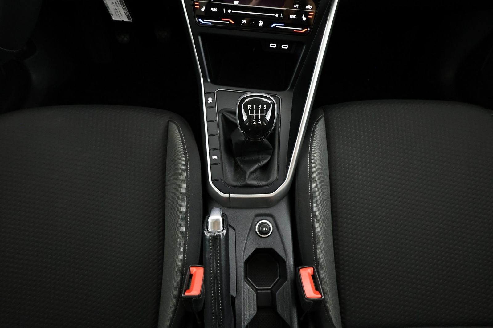 Volkswagen Taigo 1.0 TSI Life - Samsaru's Car Outlet