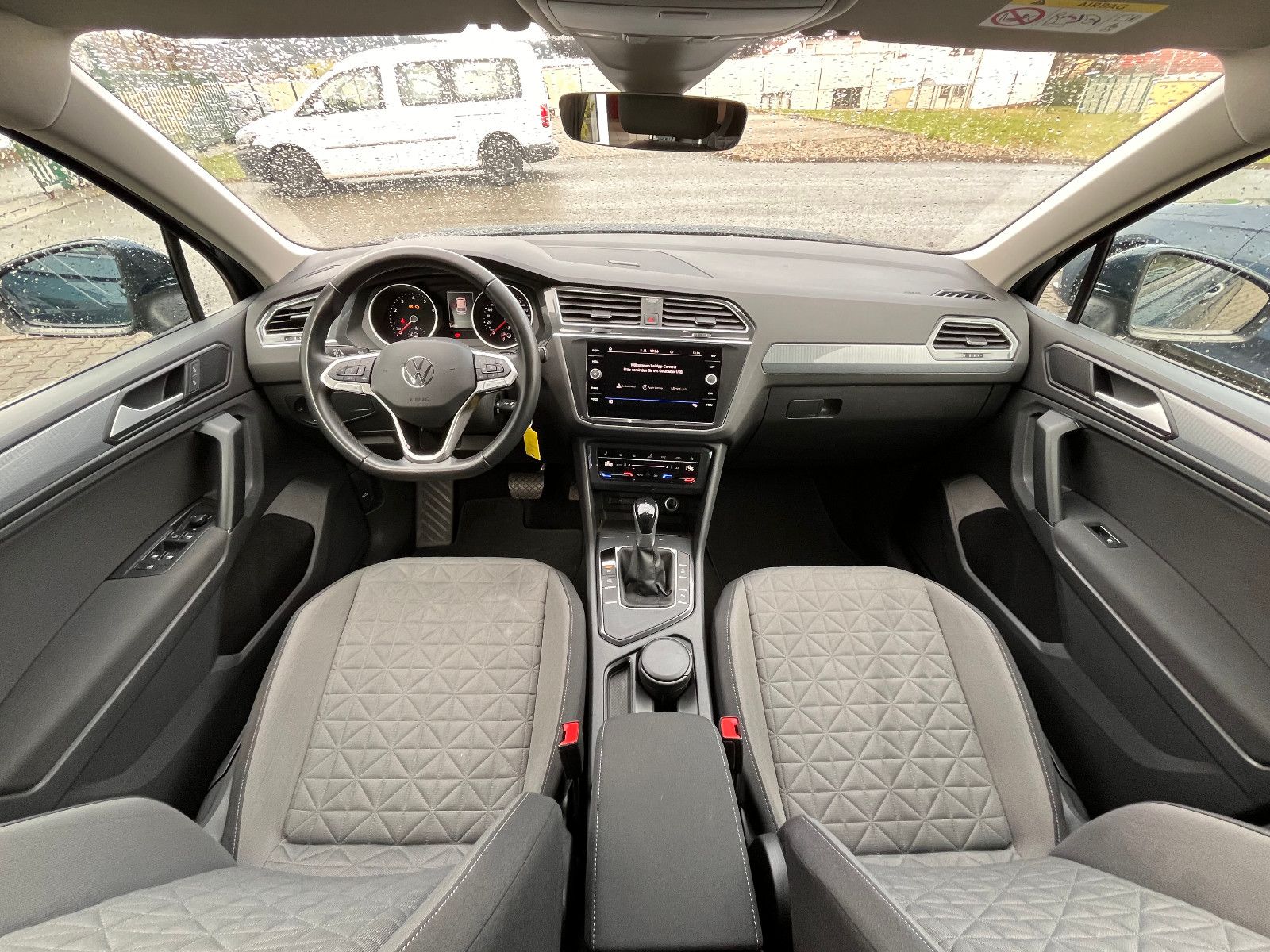 Volkswagen Tiguan Life - Samsaru's Car Outlet