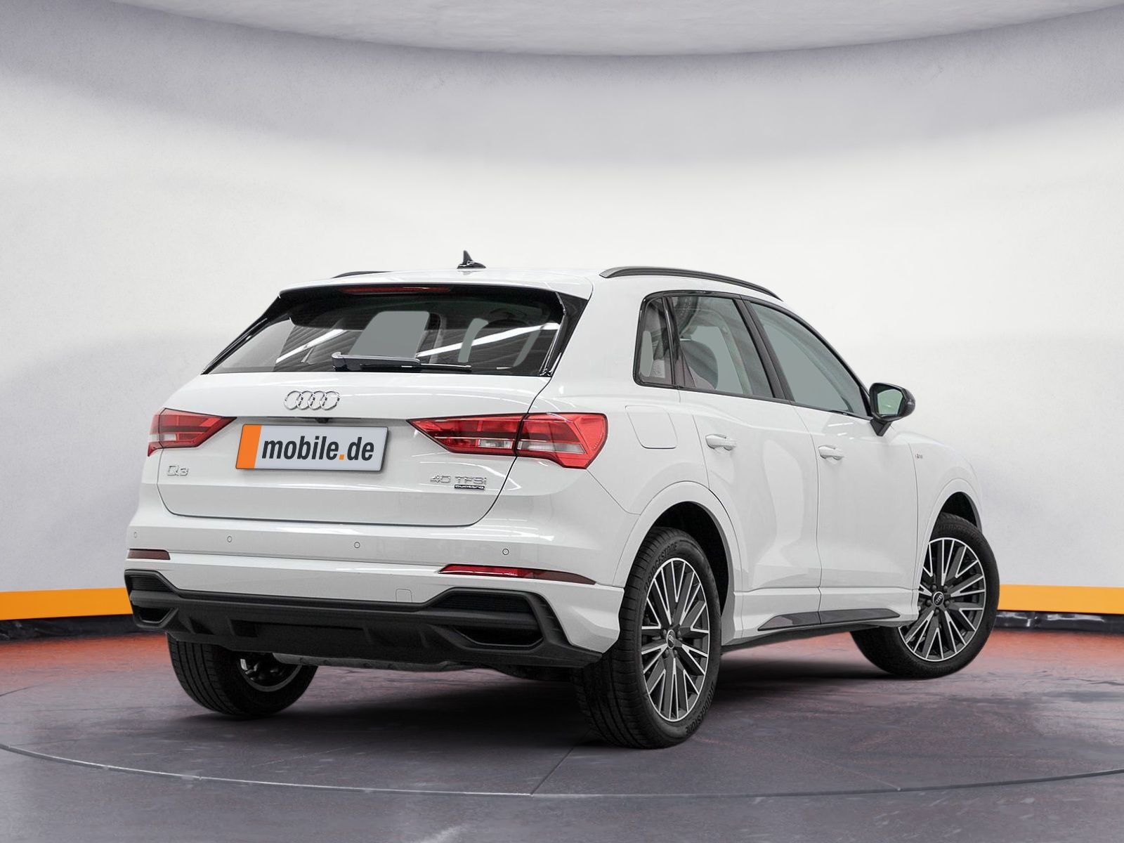 Audi Q3 40 TFSI Q S LINE - Samsaru's Car Outlet