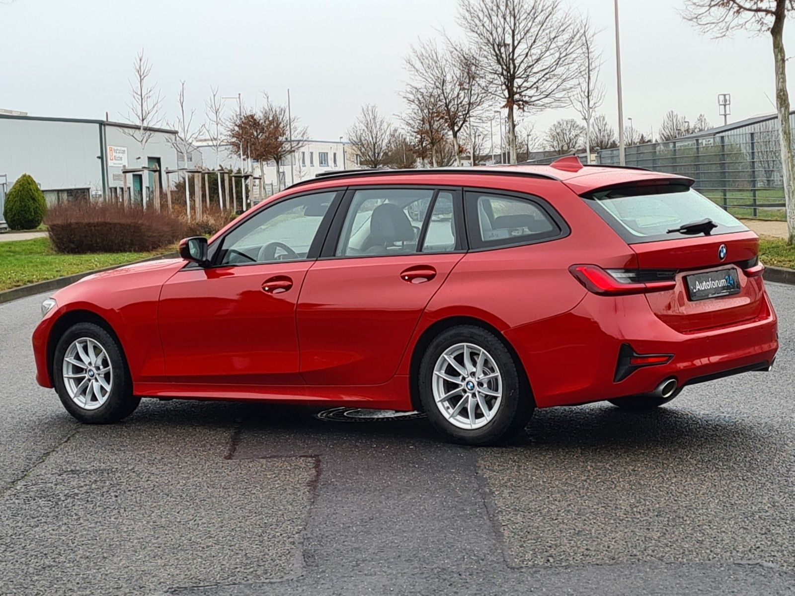 BMW 3 Touring 320 i Sport Line - Samsaru's Car Outlet