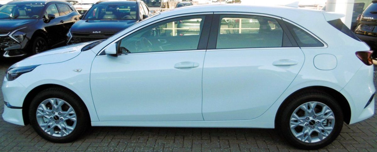 Kia Ceed 1.6 CRDi DCT Vision - Samsaru's Car Outlet