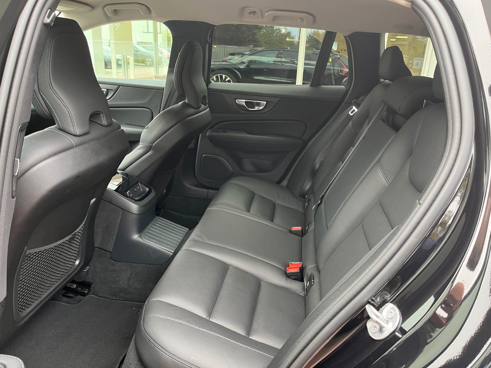 Volvo V60 T6 AWD Plug-in Hybrid Plus Dark Auto