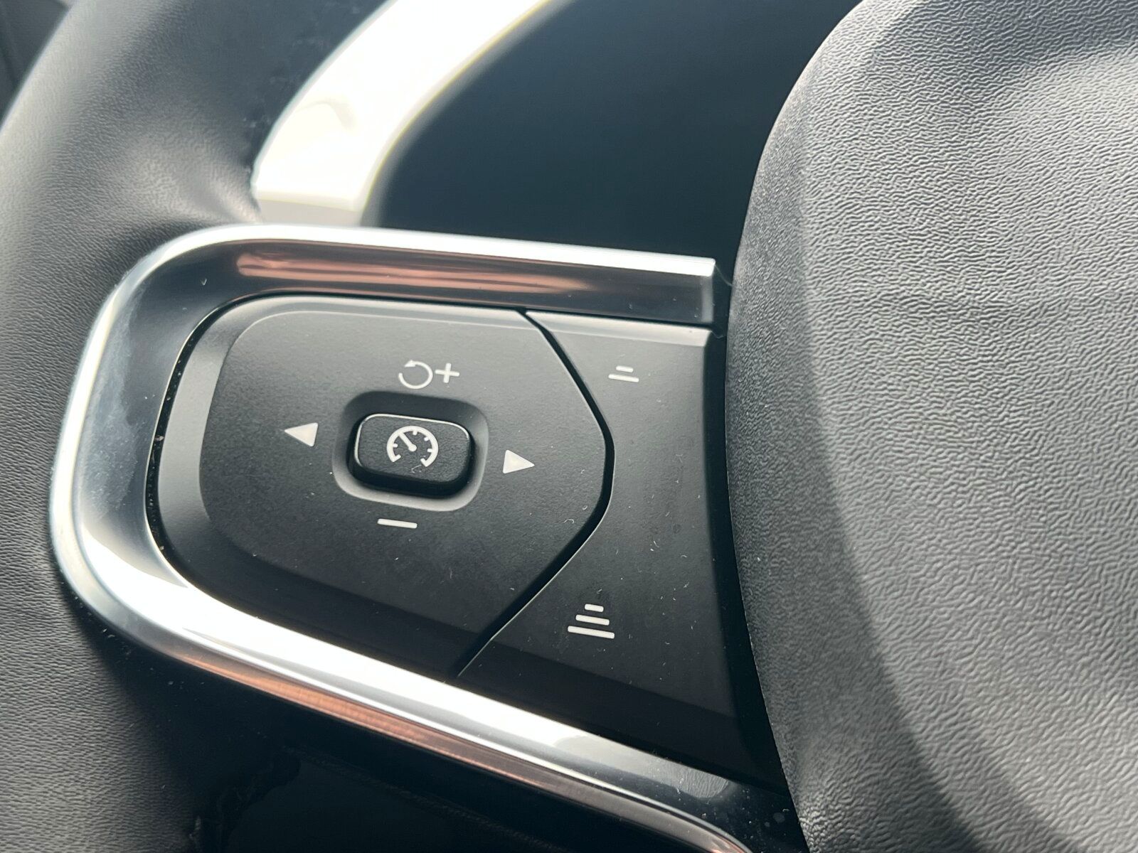 Volvo XC40 T4 Ultimate Dark AHK|PANO|CONNECT|LED|