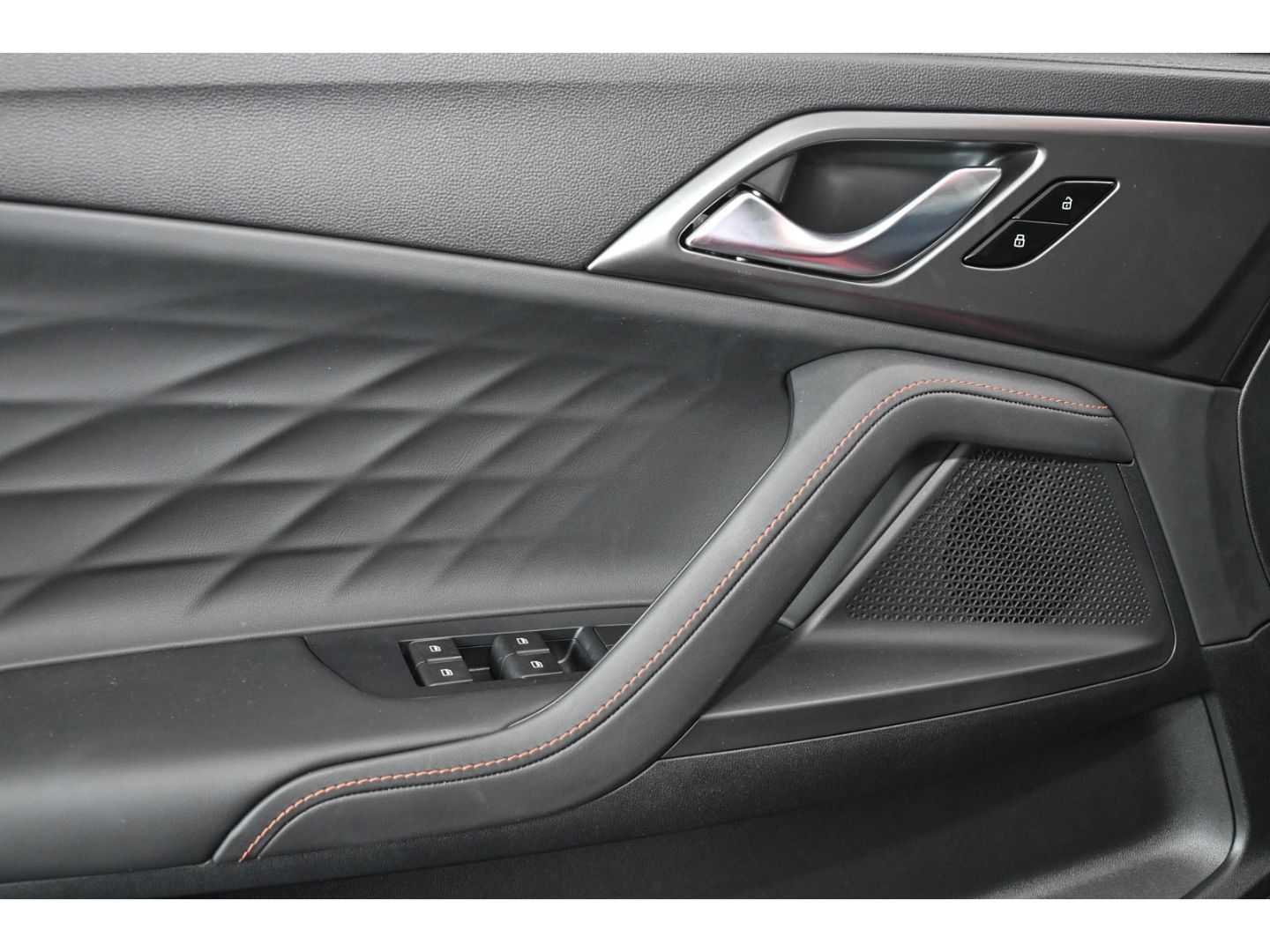 MG HS COMFORT AT+ALLWETTER+LED+DAB+NAVI+CARPLAY+AND