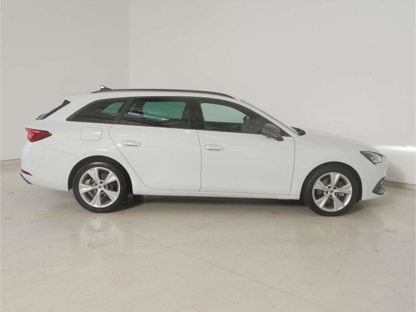 Seat Leon Sportstourer 2.0 TDI DSG FR AHK/NAV/RFK/ACC