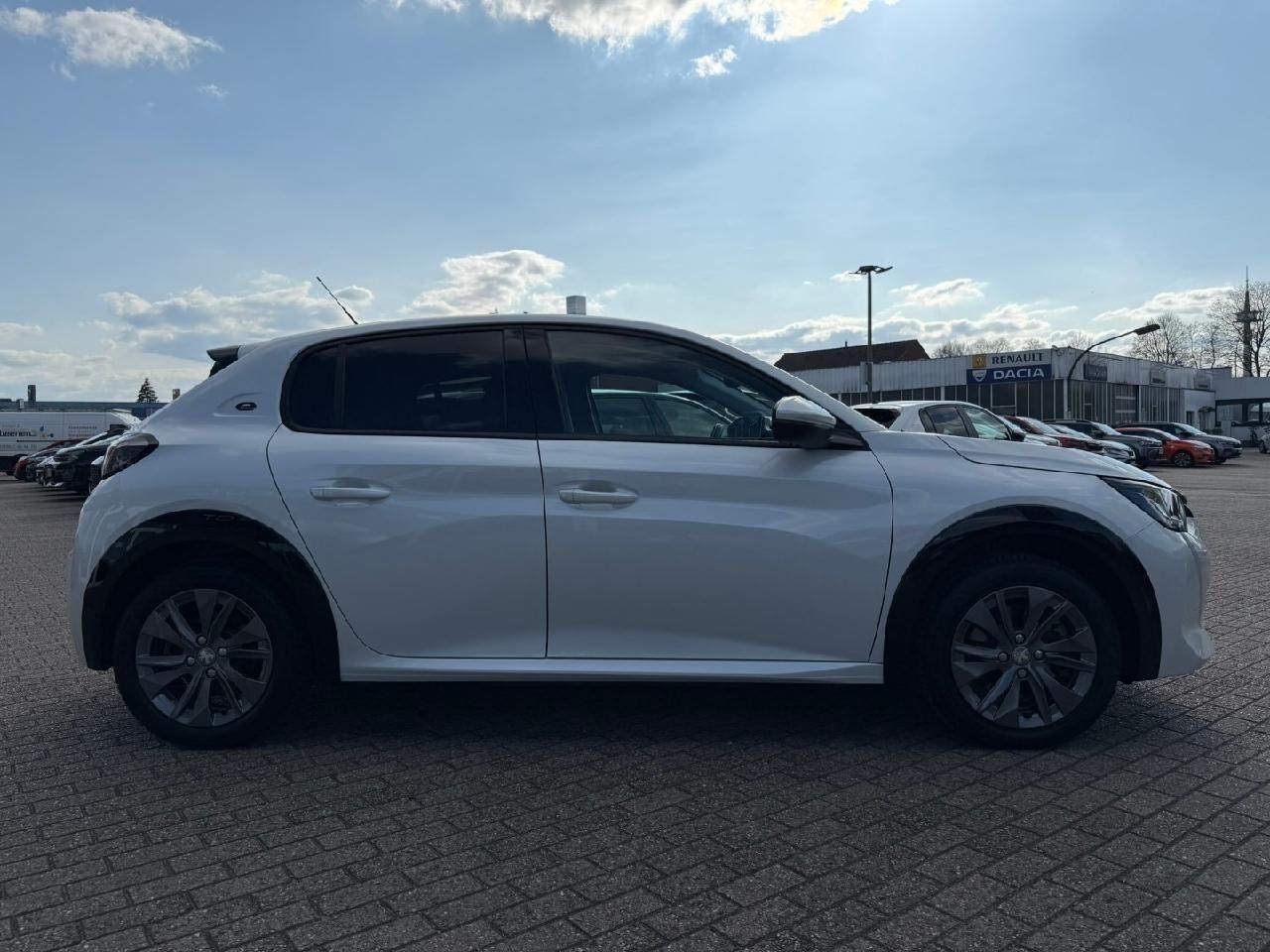 Peugeot 208 e- Allure Pack - Samsaru's Car Outlet